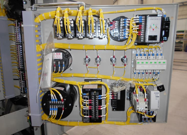 製造・加工事例5：新栄電機株式会社による制御装置の構造
