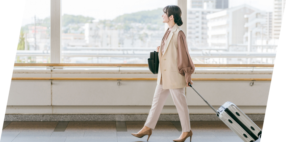 新栄電機株式会社の社員が休暇中に移動している様子